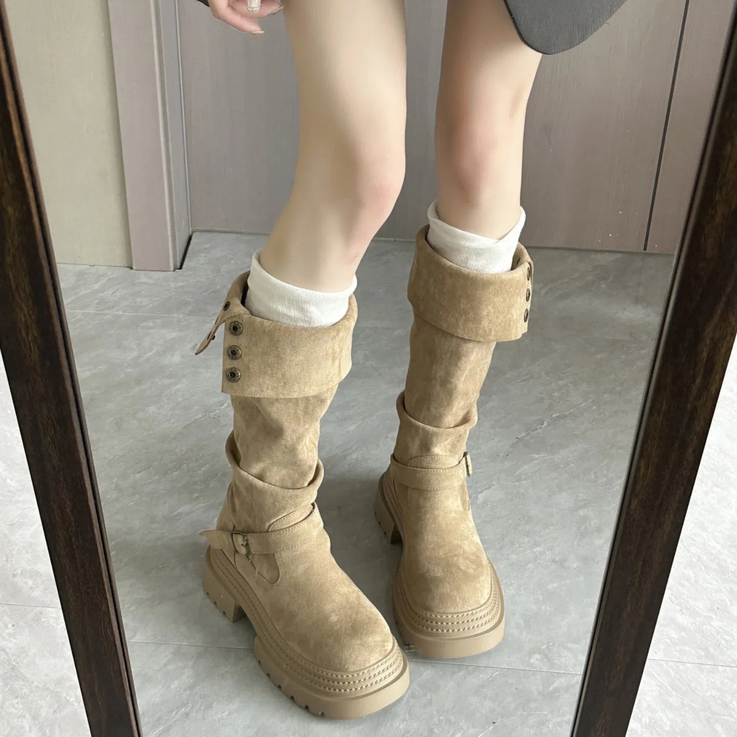 Women's retro chunky-heel knee-high boots in black with side zipper and round toe