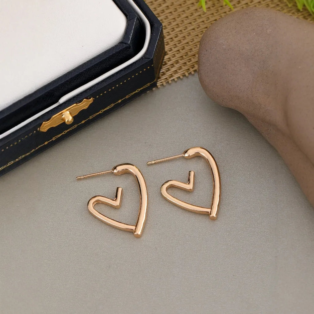 Golden love earrings for women with a simple cold style heart design