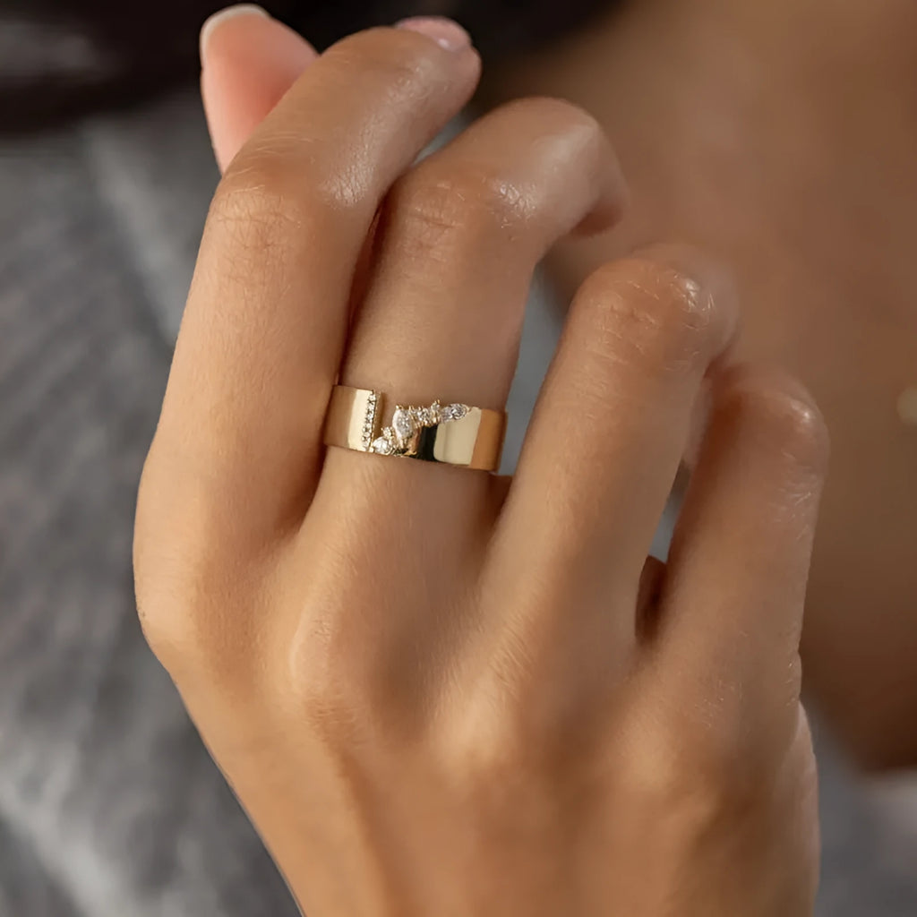 Gold electroplated copper ring with shining zircon stone showing front view
