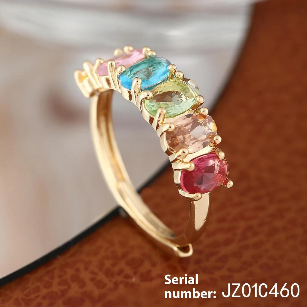 Gold electroplated adjustable ring for women with a zircon detail on a simple retro-style band.