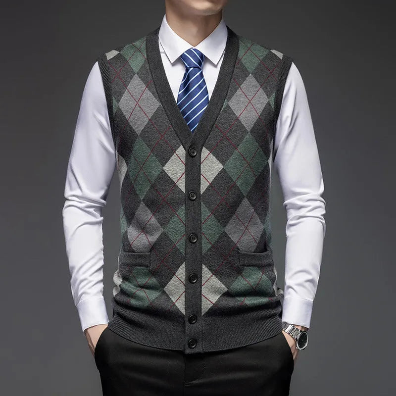 Men's knitted vest cardigan, sleeveless V-neck with pockets, cotton blend nylon jacquard, light camel