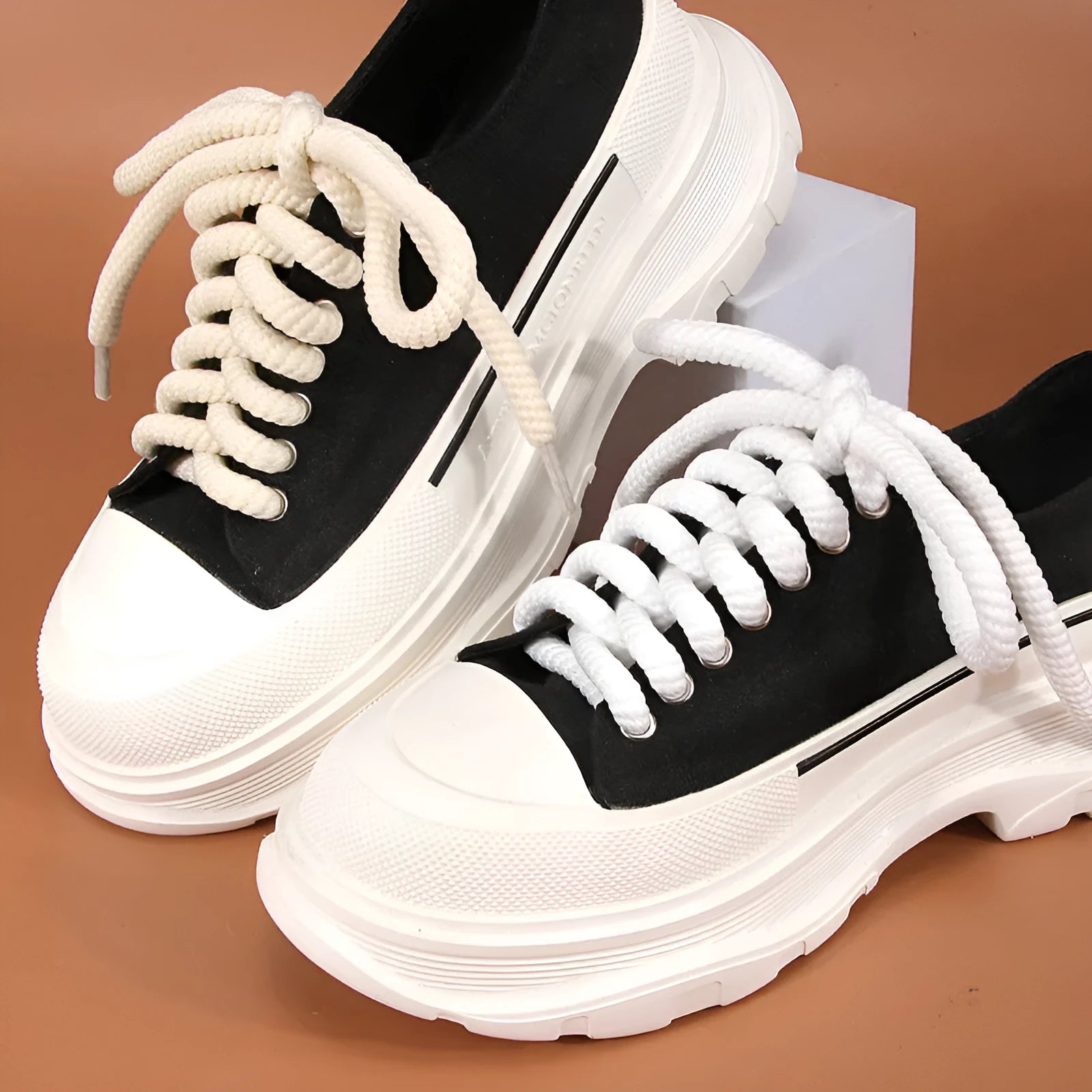 Round woven shoelaces with 10mm diameter in white, beige, and black colours for bread shoes