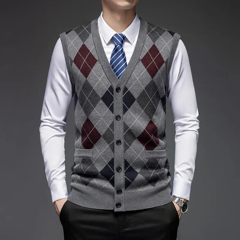 Men's knitted vest cardigan, sleeveless V-neck with pockets, cotton blend nylon jacquard, light camel