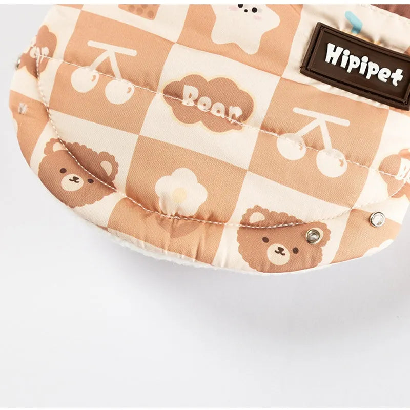 Quilted pet vest with warm brown bear and heart prints, integrated leash ring, designed for dogs and cats in autumn and winter.