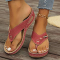 Retro-style women's flip-flop sandals on a herringbone scaffold, shown in cream white colour.