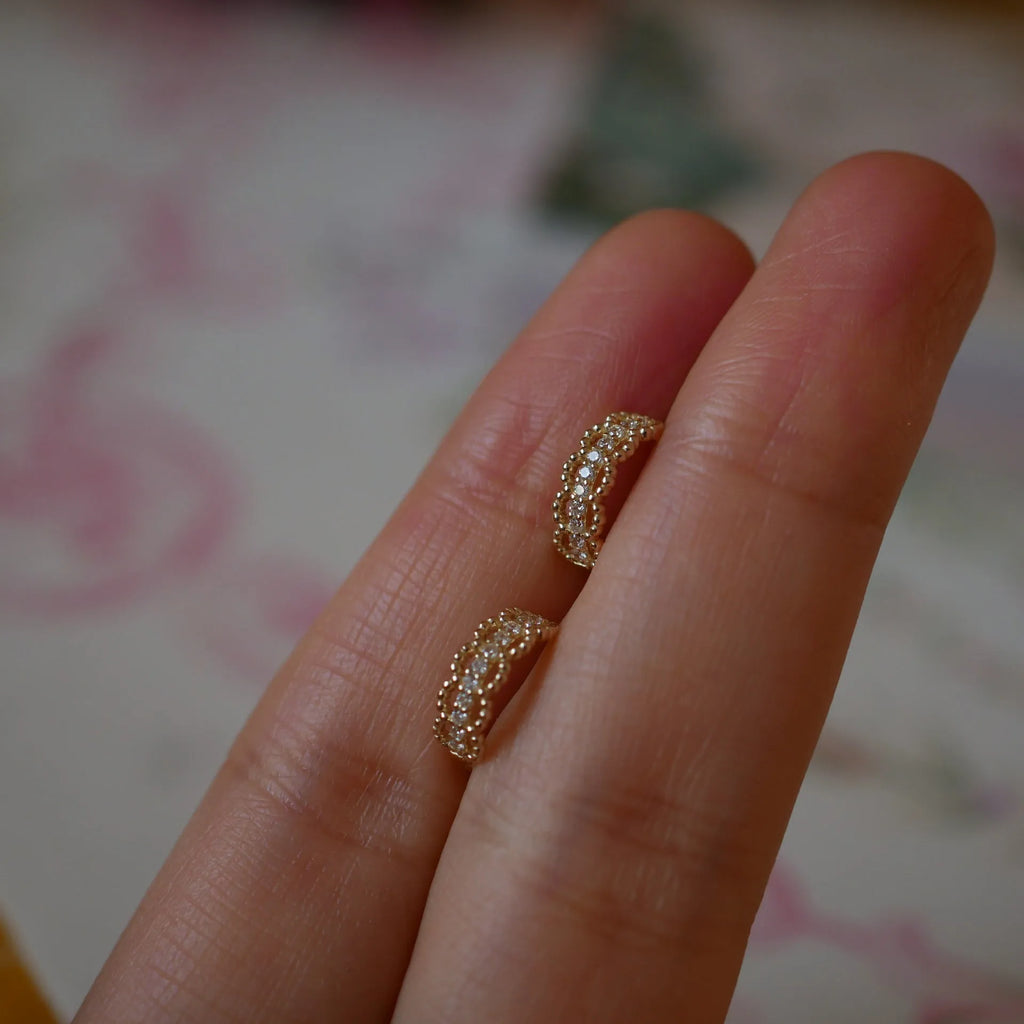 Small lace pattern clip earrings in 925 silver, shown in gold and platinum colour finishes.