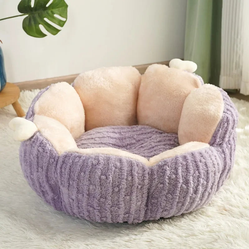 Green cactus-shaped soft pet kennel for cats with litter containment design