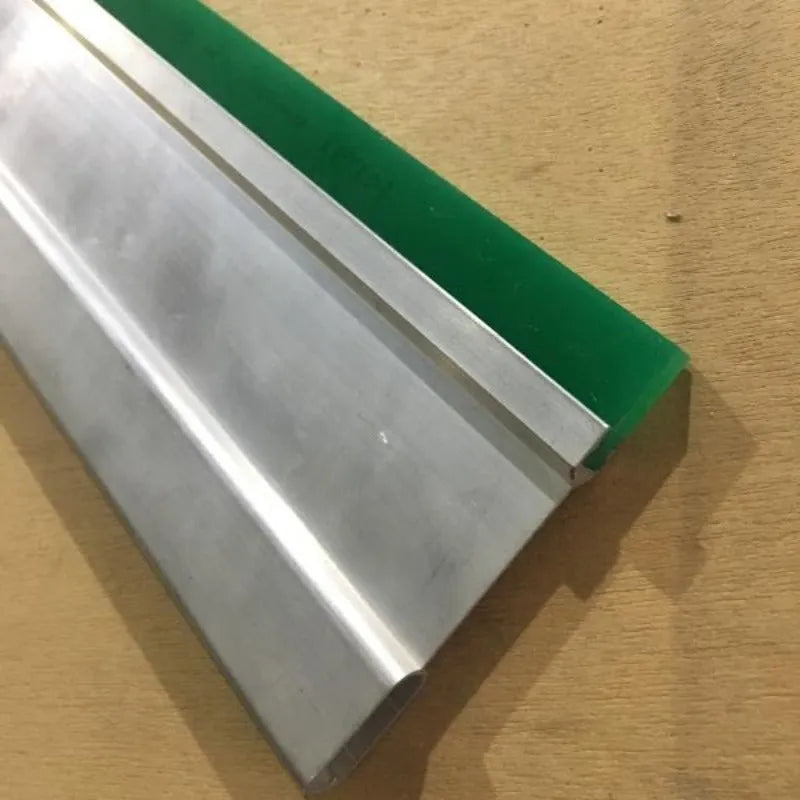 Green aluminium alloy scraper handle measuring 50cm long and 10cm wide.