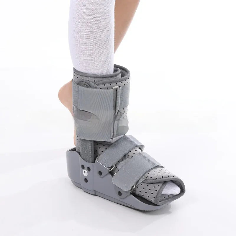 Achilles tendon rehabilitation boot in black or grey with adjustable straps and PP plastic construction
