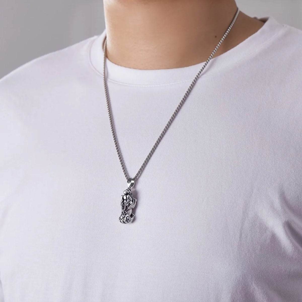 Retro-style Pixiu pendant necklace with artificial crystal, copper electroplating, pearl chain, and leather rope option