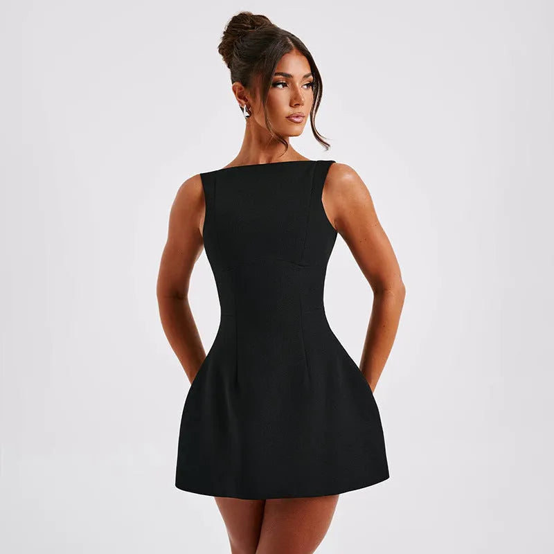 Slim-fitting backless summer dress in polyester fabric with high waist and sleeveless design