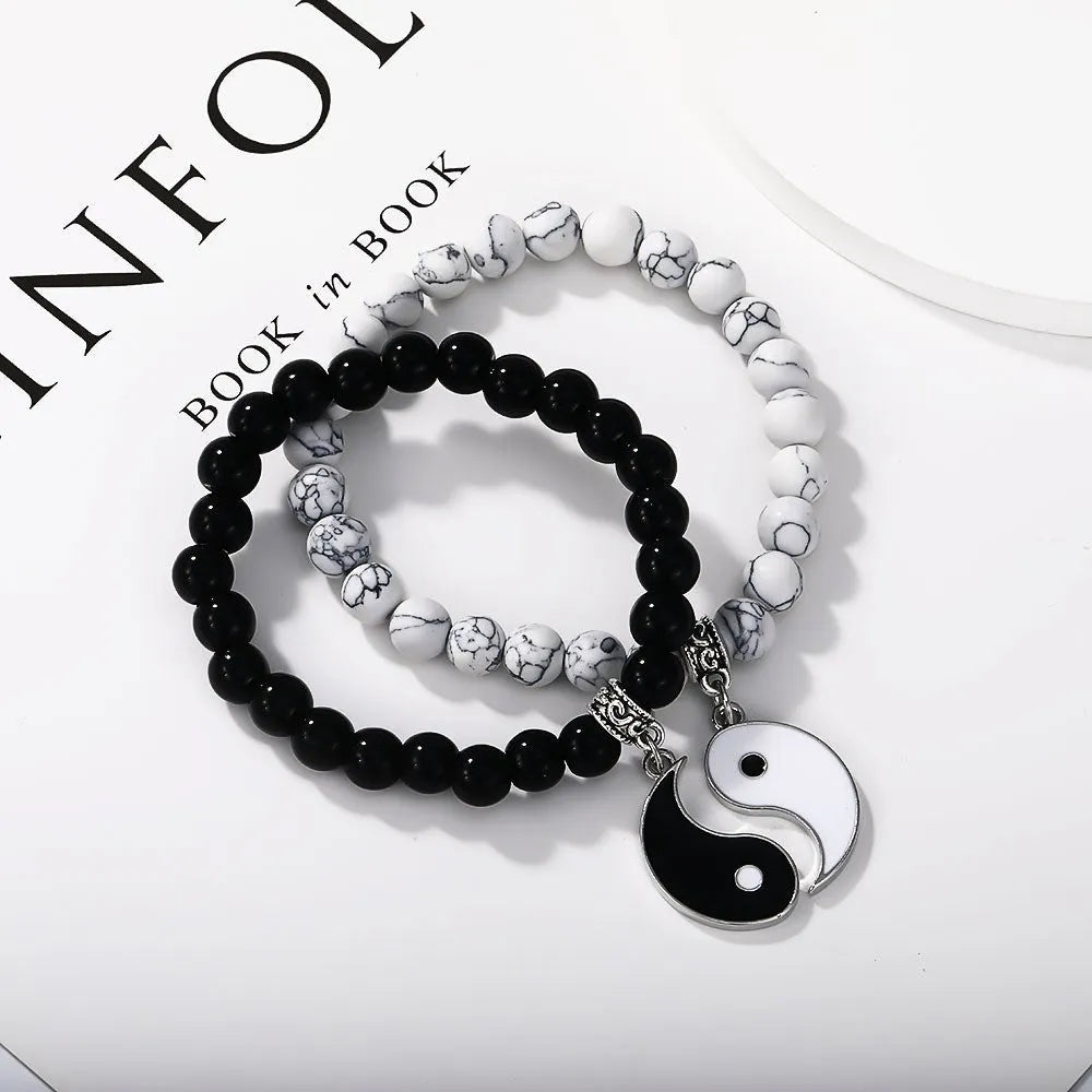 Geometric eight-diagram-shaped alloy bracelet with electroplated finish in unisex design