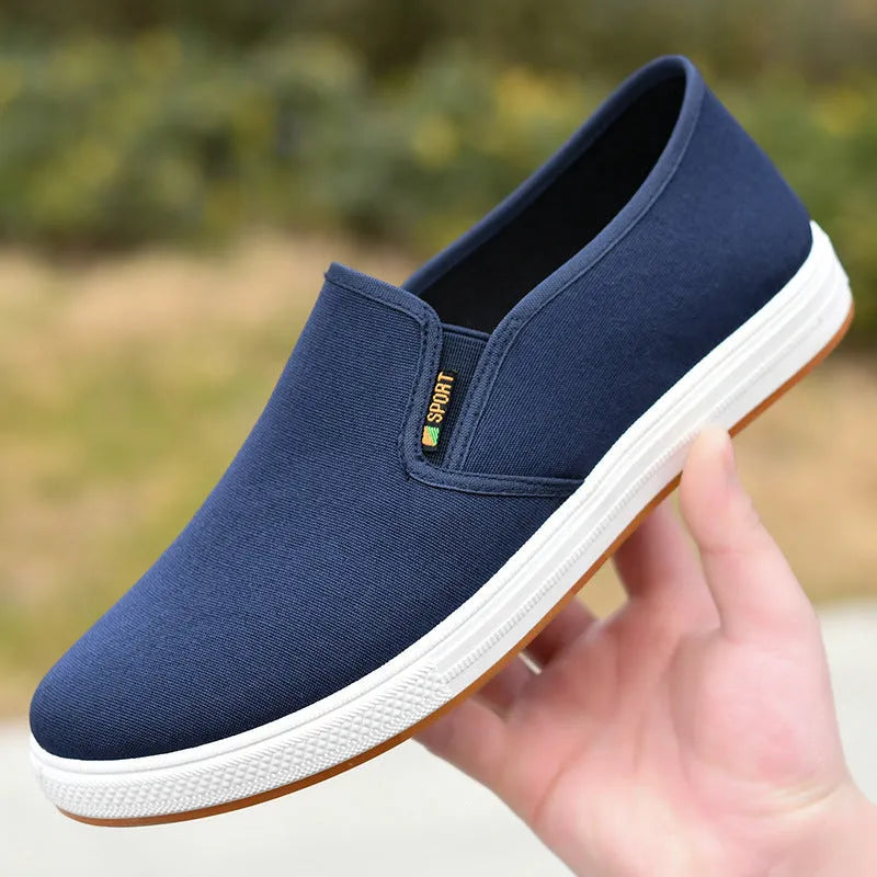 Men's low-top canvas slip-on shoes with rounded toe and injection moulded soles in black and blue colour options