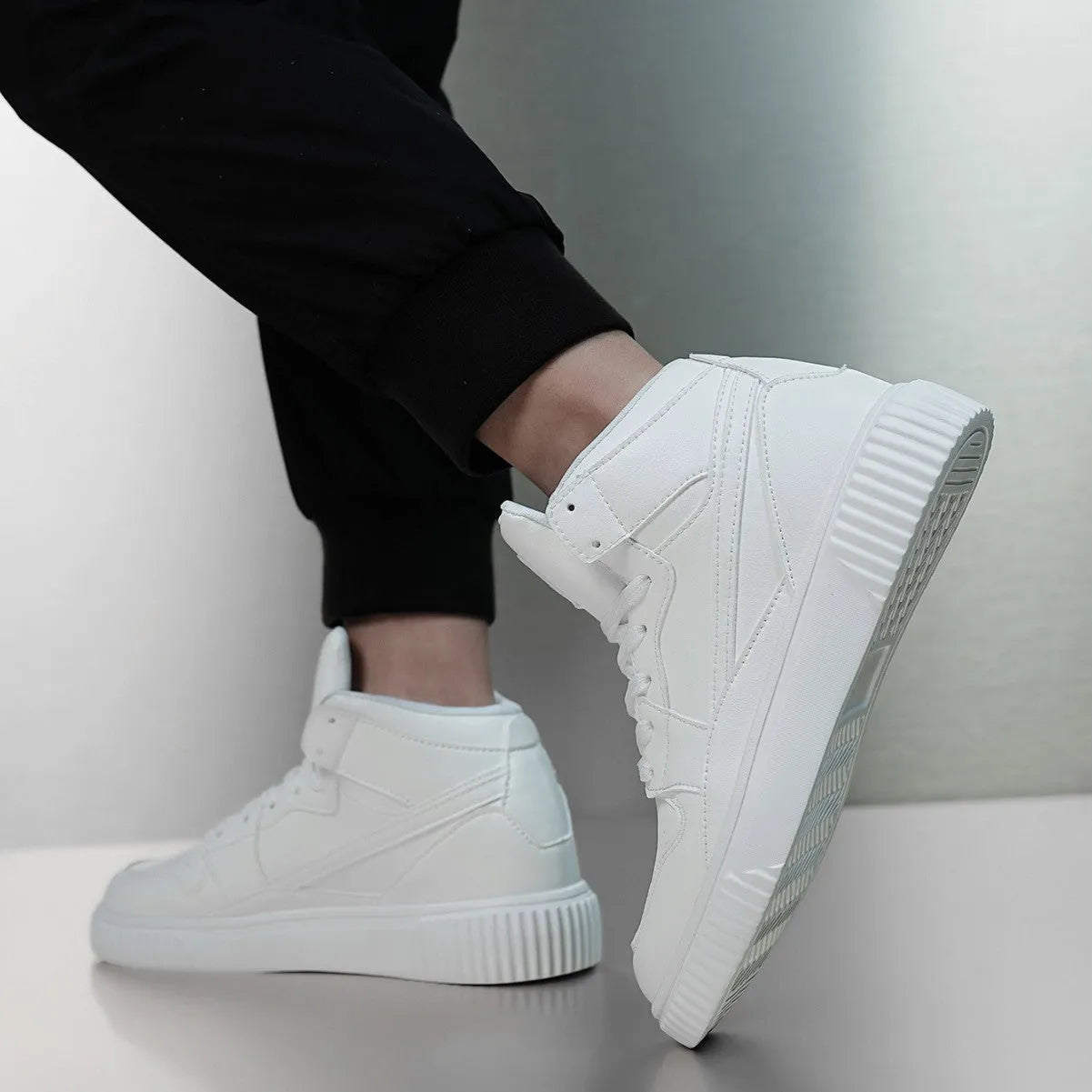 White men's round-toe casual trainers made from microfiber for autumn and winter.