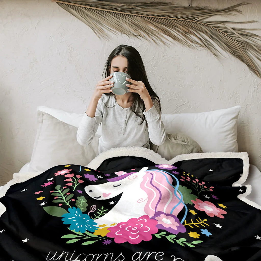 Black pet themed sherpa fleece blanket, soft warm throw in 130x150cm and 150x200cm sizes with hemmed edges
