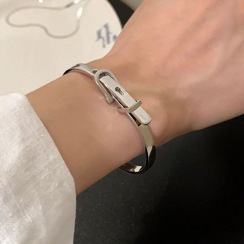 Alloy double ring lock bracelet for women with electroplated finish in Korean style
