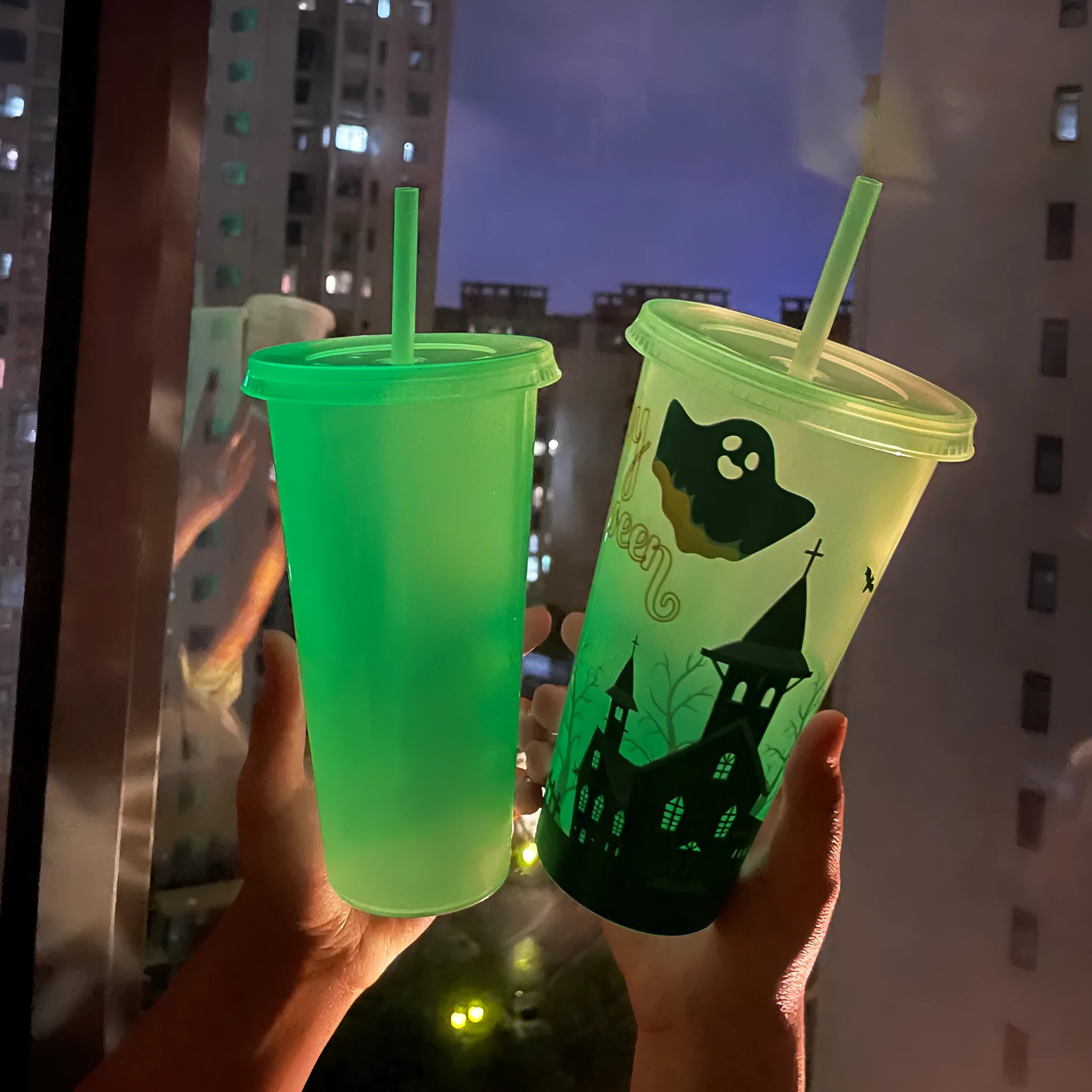 A 720ml cylindrical plastic cup with a luminous straw, shown in one of six available colours.