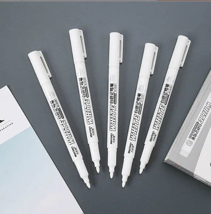 White waterproof painting pen with 2.8mm fine tip and 14cm oil-based single-head body