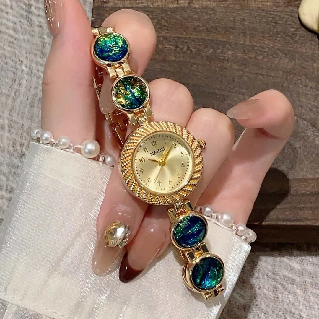 Women's round dial quartz watch in milky white with zinc alloy case