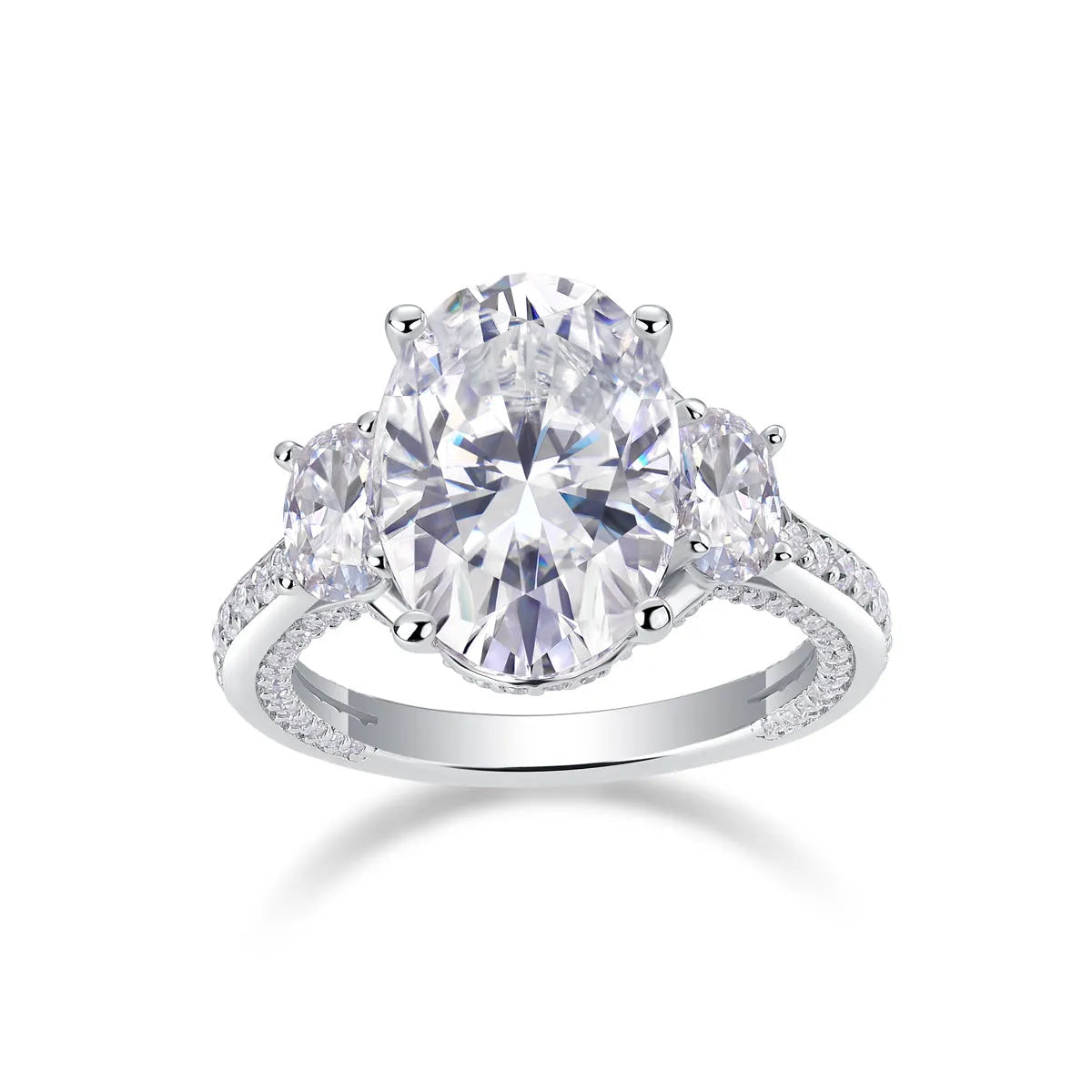 Egg-shaped moissanite ring 10x14mm in S925 silver with platinum plating, GRA certificate and gift box.