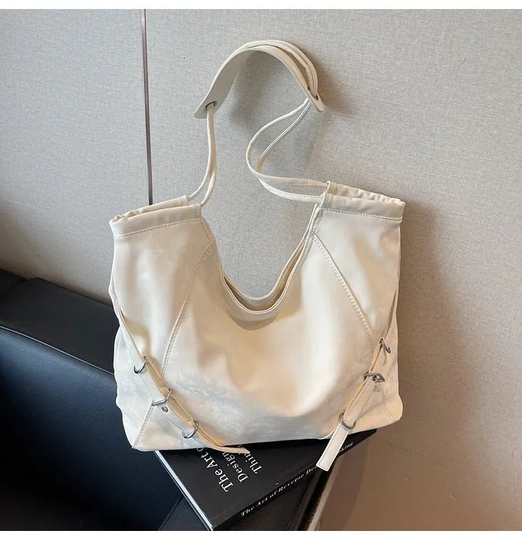 Retro large capacity shoulder bag in PU, horizontal square shape, double straps, colour black