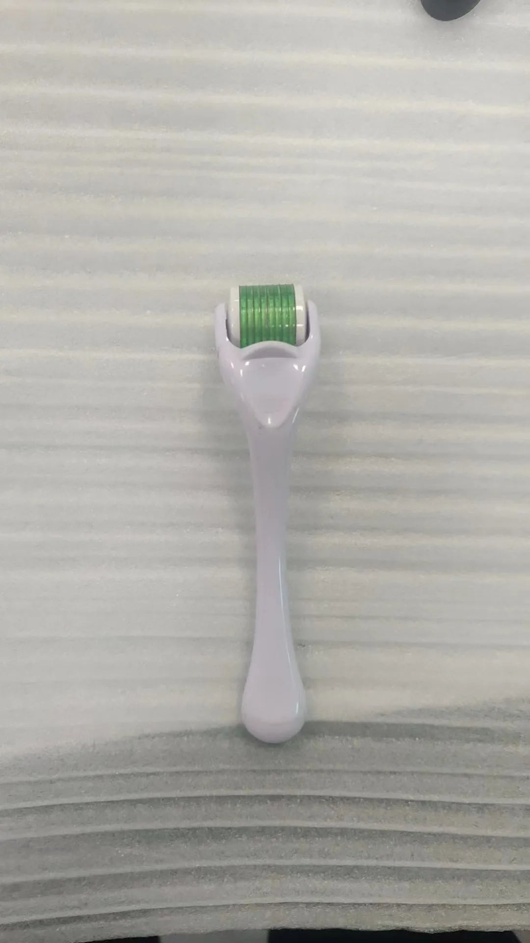 540 micro needle roller derma tool with PC construction showing needle wheel detail