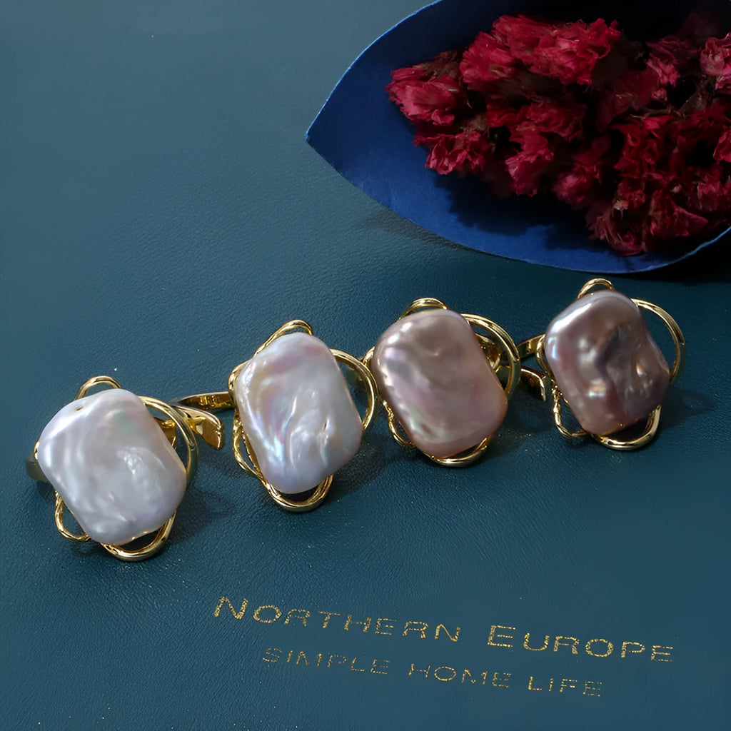 Women's baroque pearl ring with adjustable opening in gold and purple geometric style