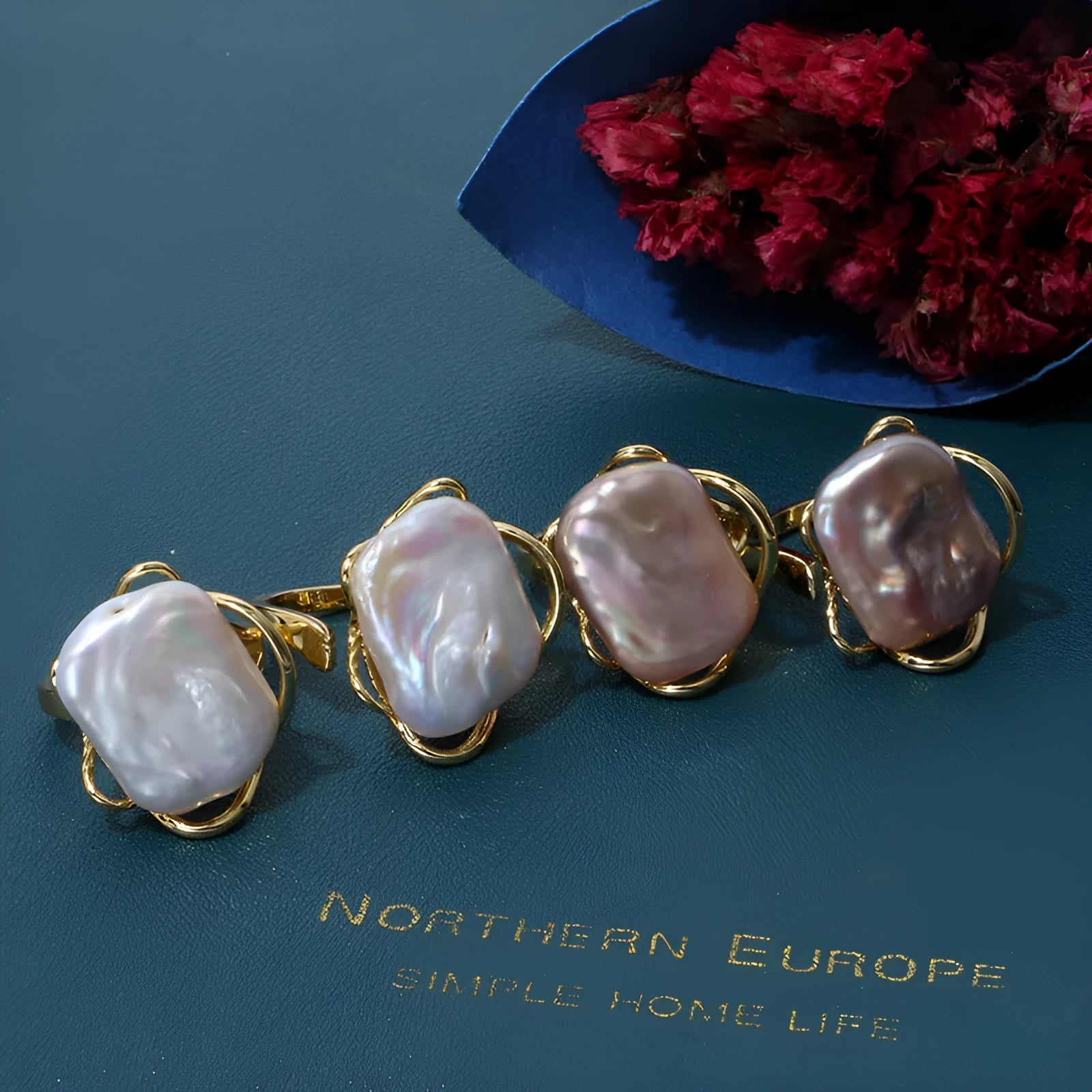 Women's baroque pearl ring with adjustable opening in gold and purple geometric style