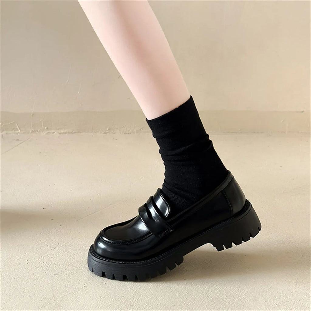 Chunky heel platform British style leather shoes for women in black, low heel, round toe
