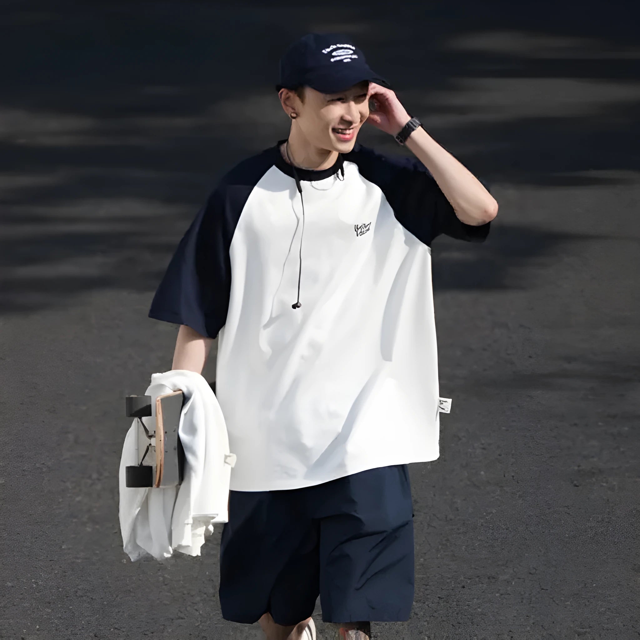 Casual blue raglan sleeve t-shirt with loose pullover style for men