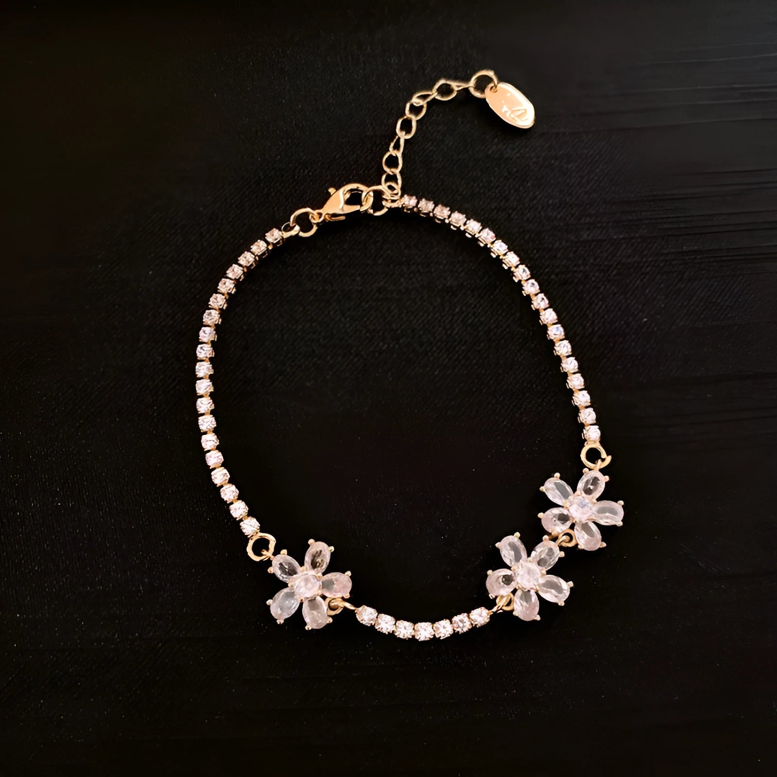 Gold-coloured women's copper bracelet with geometric design and zircon inlay detailing