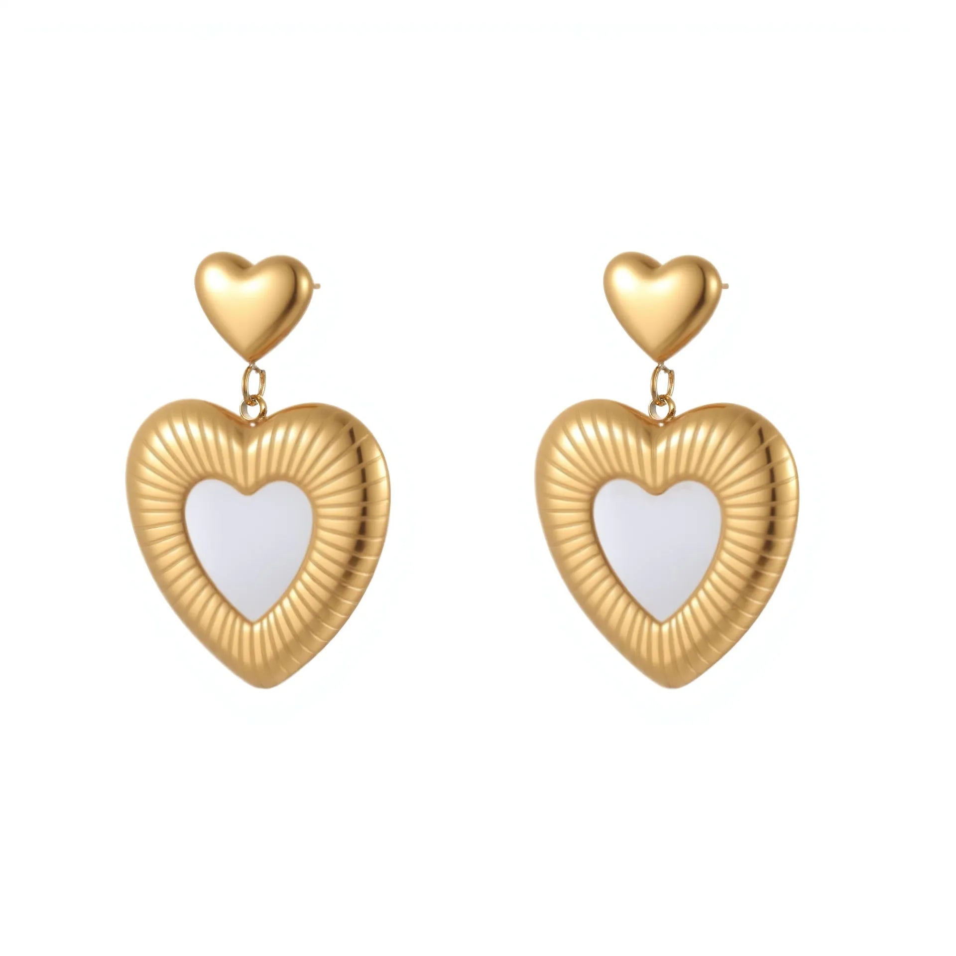 Gold electroplated heart-shaped stainless steel earrings with white fritillary detail