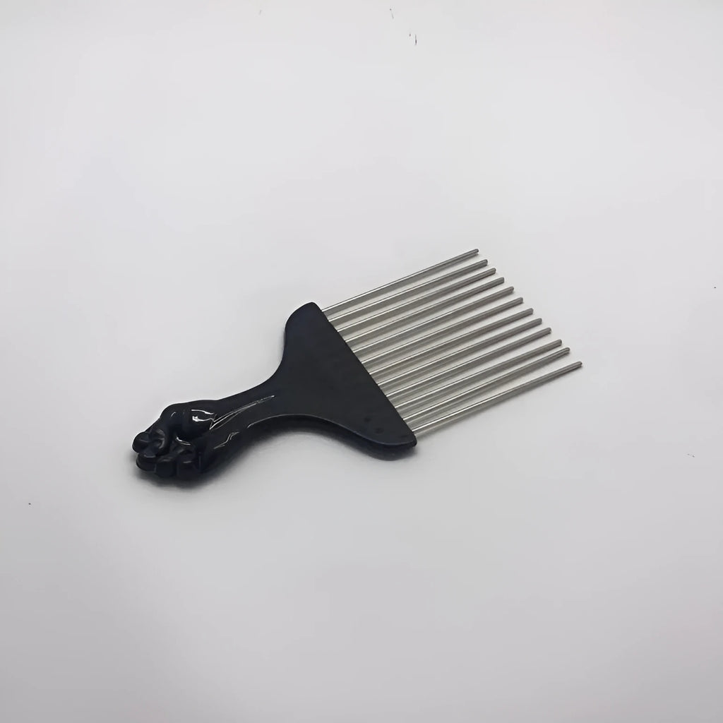 Male creative portable steel needle comb in plastic, over 20cm long, with steel teeth on a light background.