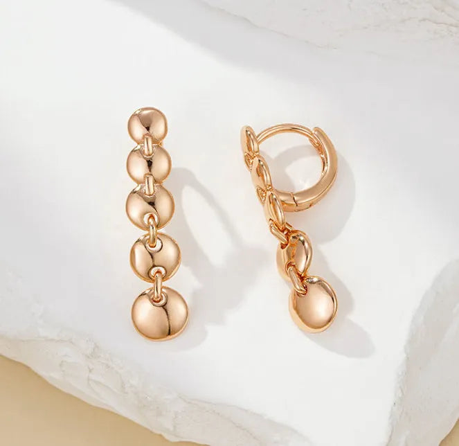 Retro gold woven circle earrings with copper construction and 4.5 cm diameter