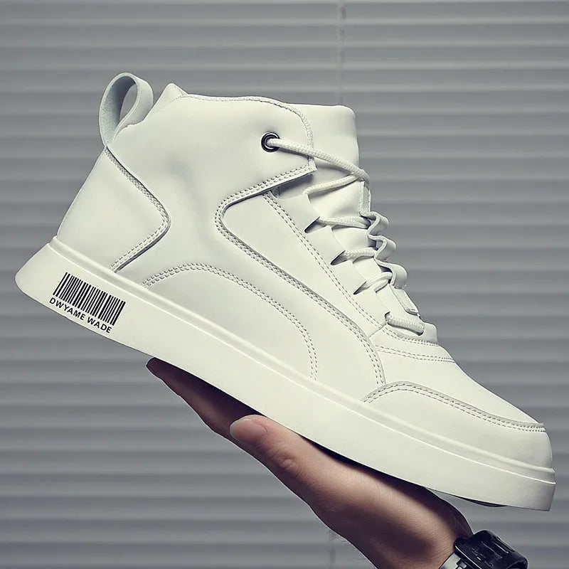 Men's white casual board shoes with lace-up front and rubber sole