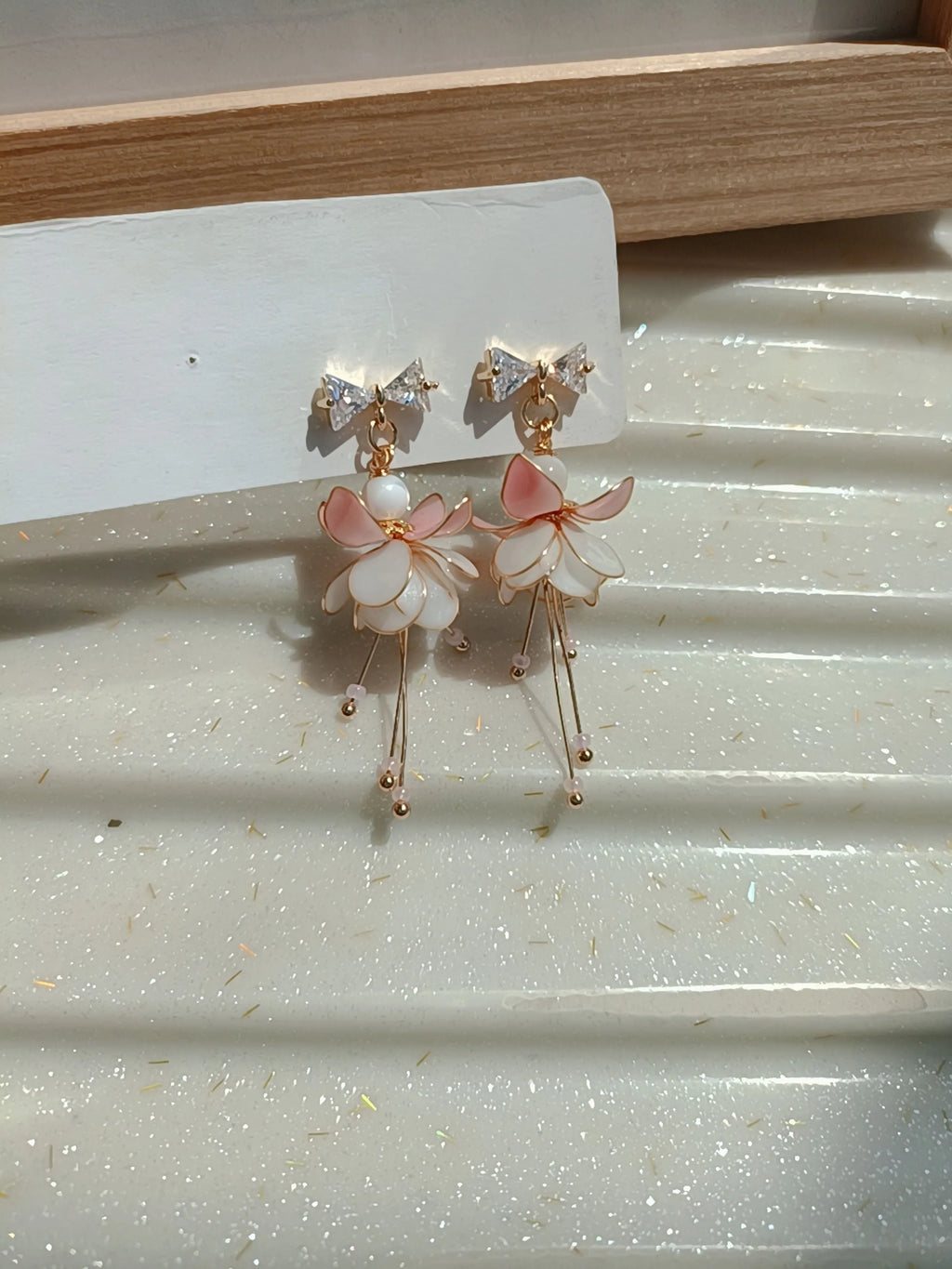 Original design flower earrings in copper wire and resin, blue colour option