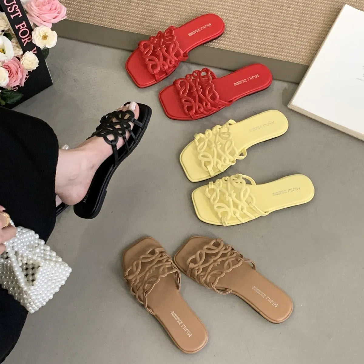 Women's flat Roman style hollow-out beach slippers in solid colour, PU leather upper, sizes 35-39