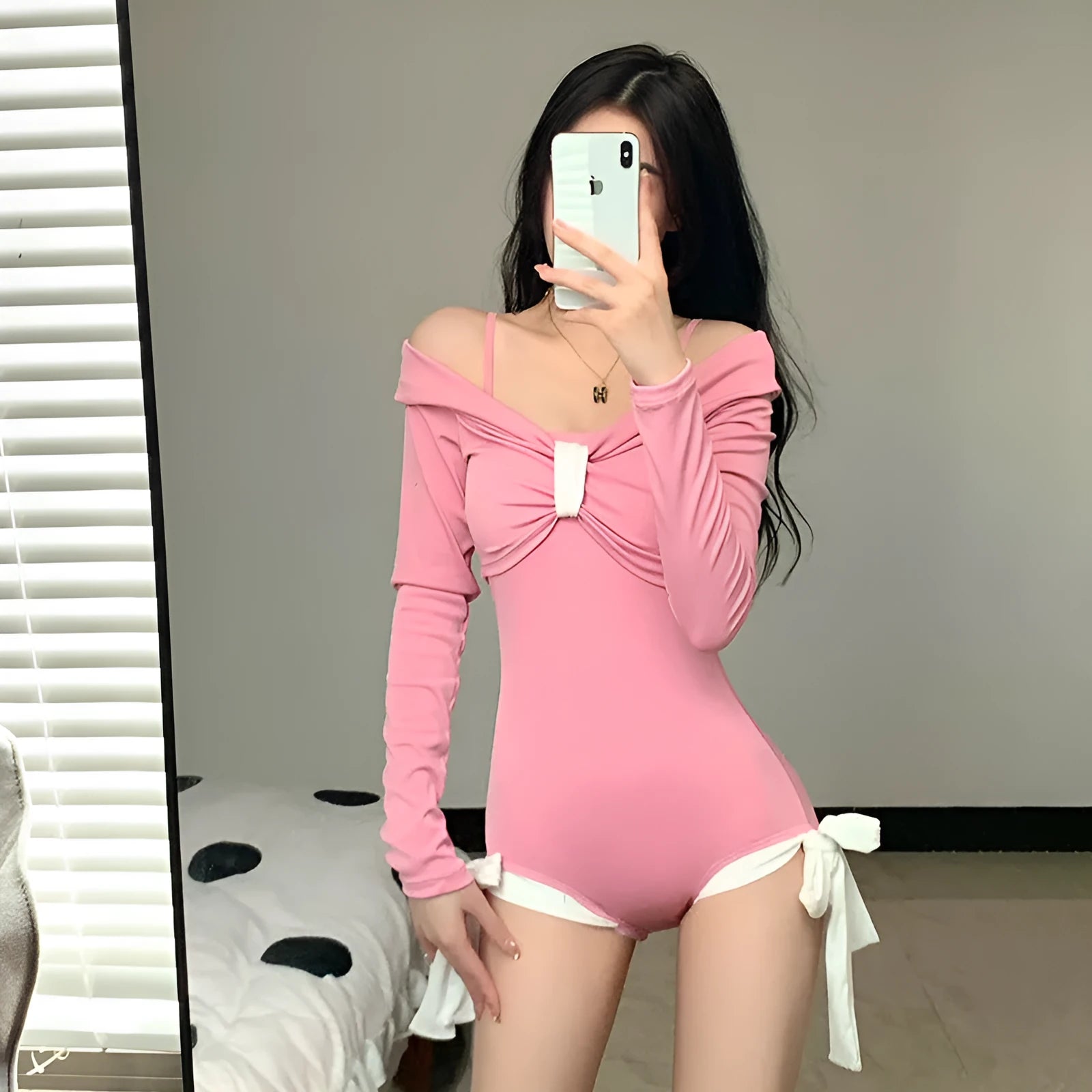 Women's long-sleeved one-piece swimsuit in polyester fabric, available in pink or black colours