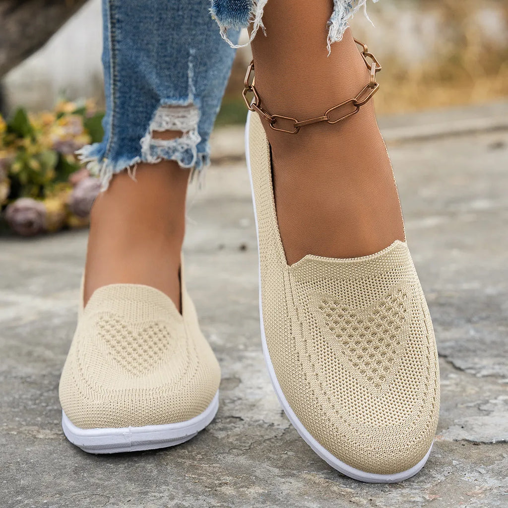 Women's mesh surface casual flat shoes in grey with round toe and low heel