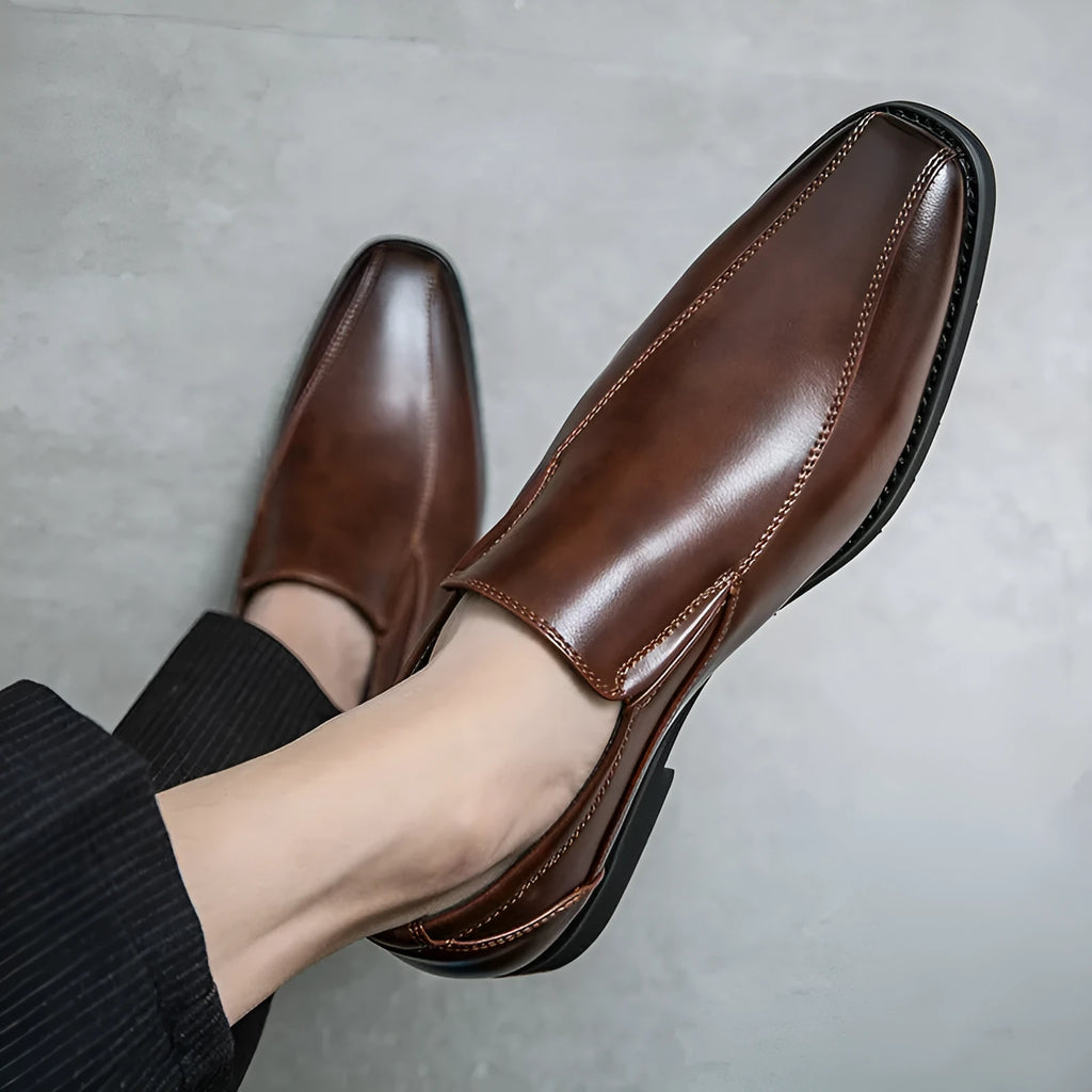 Men's patent leather pointed toe casual shoe in black, breathable waterproof, rubber sole, low tube design
