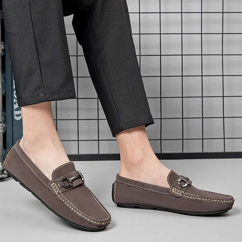 Men's casual leather loafers in black brown beige with round toe and rubber sole