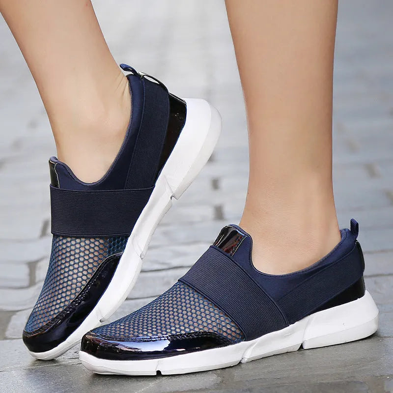 Low-cut women's casual sneakers in blue with a mesh construction and PU midsole.
