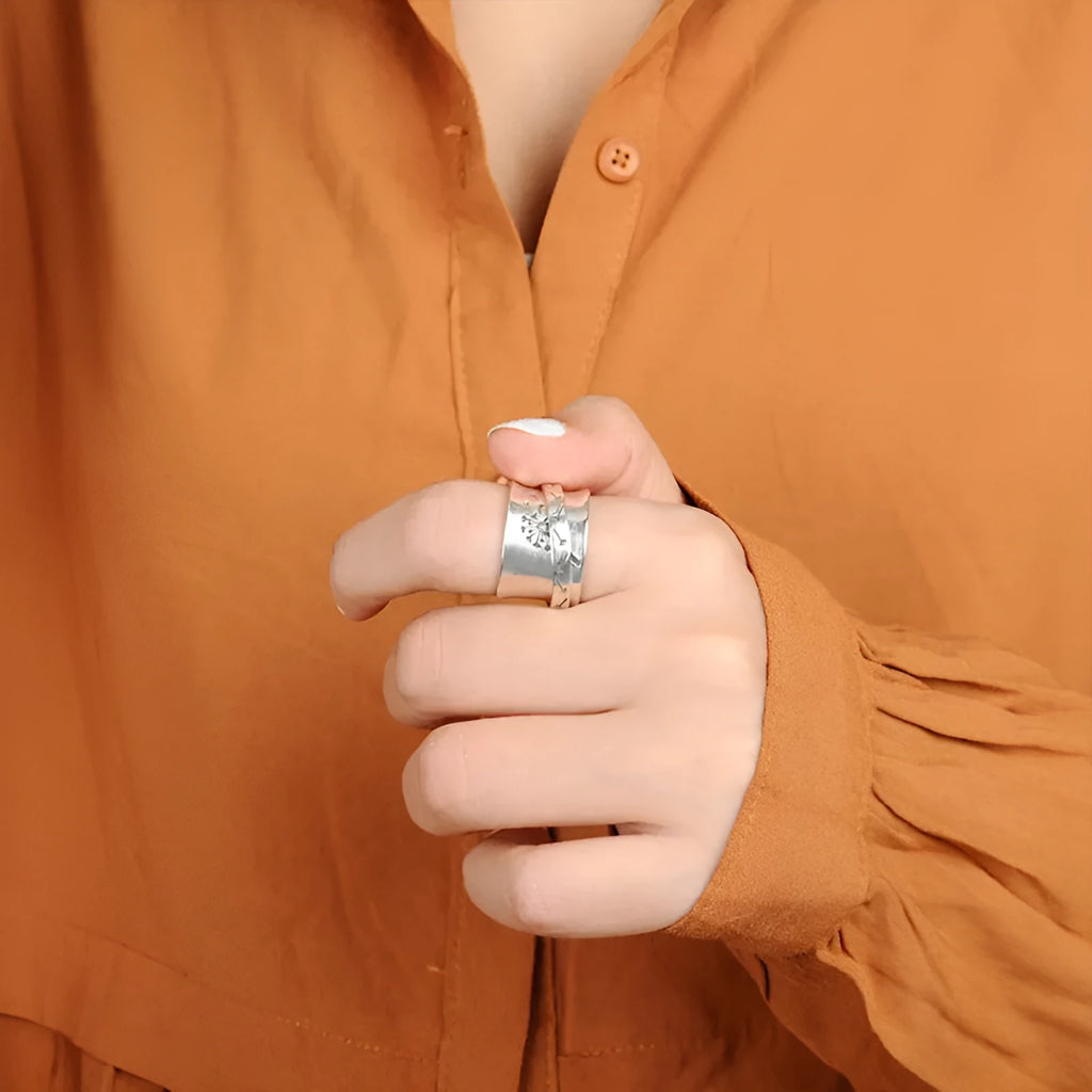 Silver electroplated rotatable flower ring in European and American style design