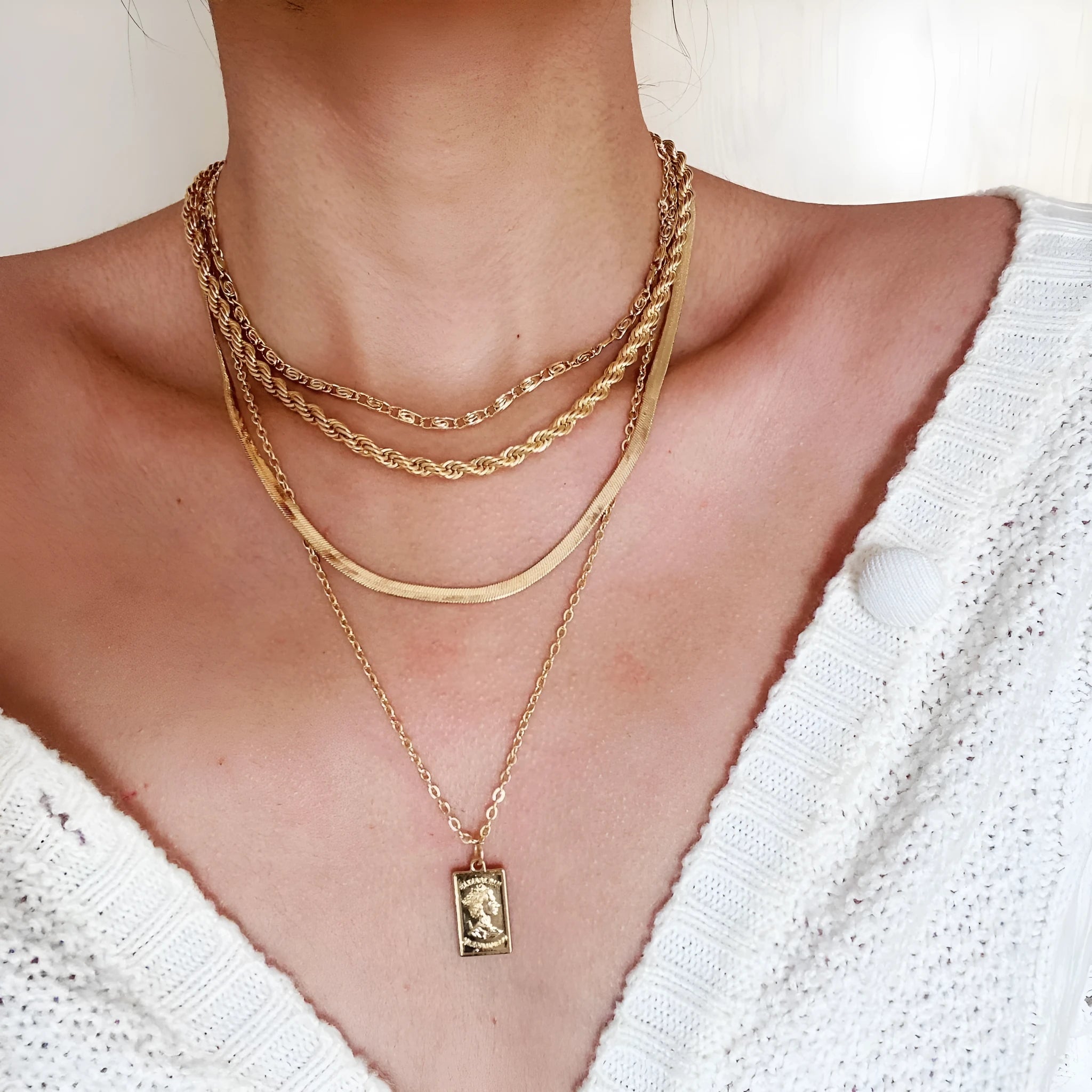 Women's twist chain alloy necklace with geometric pendant in electroplated finish, 51-80cm adjustable length