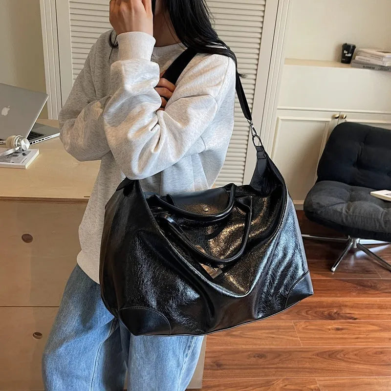 Women's hand-carry travel bag with 36-55L capacity in black or silver colour