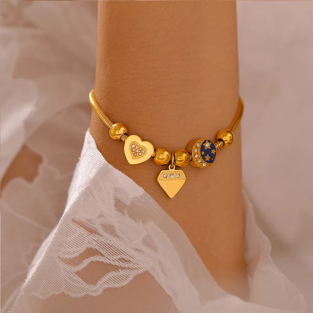 Gold stainless steel heart-shaped chain bracelet for women with drop oil finish geometric style