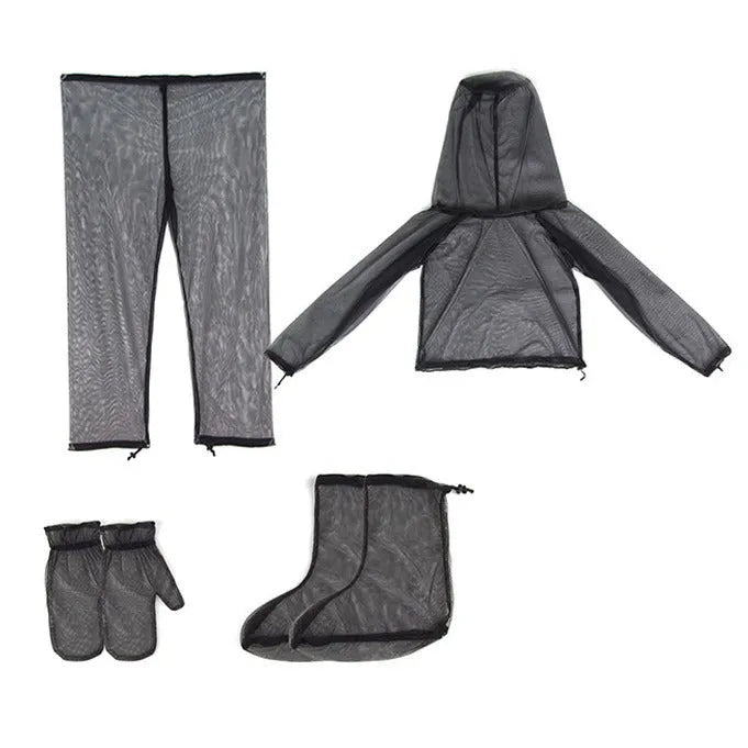 Four-piece mosquito-proof clothing set with hooded top, trousers and booties in mesh fabric.