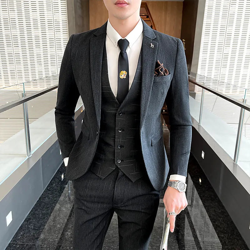 Slim fit men's business suit in black and dark grey options with British style design
