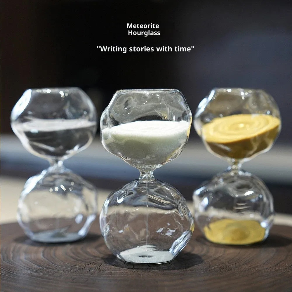 Borosilicate glass sand timer with coloured sand in a European-style blown glass hourglass