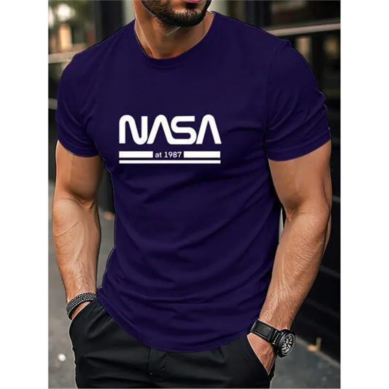 Men's slim-fit cotton short sleeve t-shirt in solid colour with straight cut design